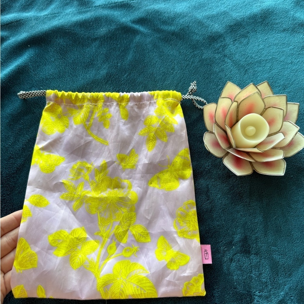 Floral Drawstring Dust Bag with Yellow Accents - Picture 2 of 2